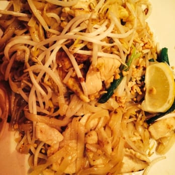 SY THAI CAFE - Pad Thai chicken - Thai Near Me - Birmingham, Michigan
