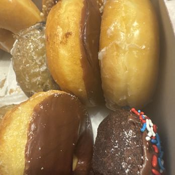 T & D Donuts - Glaze, blueberry, devils food with chocolate - Donuts Near Me - Fresno, California T & D Donuts - Glaze, blueberry, devils food with chocolate - Donuts Near Me - Fresno, California
