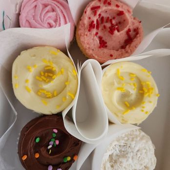 SusieCakes - Bakeries Near Me - Costa Mesa, California