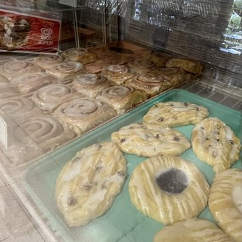 Dave's Bakery & Deli - Cinnamon rolls and a variety of pastries - Bakeries Near Me - Independence, Missouri Dave's Bakery & Deli - Cinnamon rolls and a variety of pastries - Bakeries Near Me - Independence, Missouri