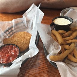 Fried mozzarella & Fried Pickles