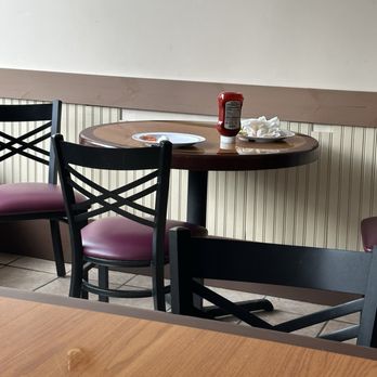 Guido's Pizzeria - Dirty table when we walked$ in. They cleaned it up when they delivered our food. - Pizza Near Me - Tupper Lake, New York Guido's Pizzeria - Dirty table when we walked$ in. They cleaned it up when they delivered our food. - Pizza Near Me - Tupper Lake, New York