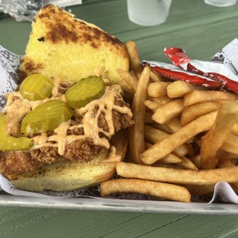 Street to Table - Crispy Fried Chicken Sandwich - Cocktail Bars Near Me - Merrick, New York