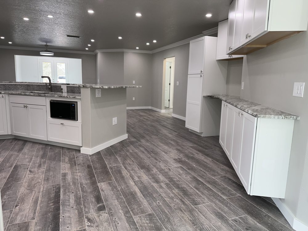 Slide of Elliotts Elite Home Solutions