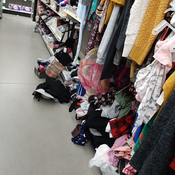 Dollar General - I wonder what their homes look like. - Discount Store Near Me - Sun Valley, Nevada