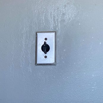 Econo Lodge Inn & Suites - Sticky substance all over the walls - Hotels Near Me - Yreka, California Econo Lodge Inn & Suites - Sticky substance all over the walls - Hotels Near Me - Yreka, California