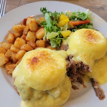Aloha Kitchen - Kalua Eggs Benedict - Breakfast & Brunch Near Me - Honolulu, Hawaii Aloha Kitchen - Kalua Eggs Benedict - Breakfast & Brunch Near Me - Honolulu, Hawaii