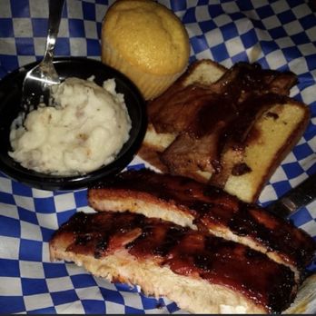 Famous Dave's - Barbeque Near Me - Hayward, California