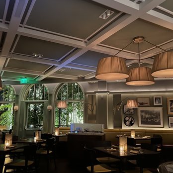 Henry's Palm Beach - Inside Seating - Bars Near Me - Palm Beach, Florida Henry's Palm Beach - Inside Seating - Bars Near Me - Palm Beach, Florida