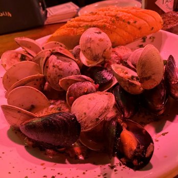 Vinny McGuire's - Clams & muscles - Pizza Near Me - Destin, Florida Vinny McGuire's - Clams & muscles - Pizza Near Me - Destin, Florida