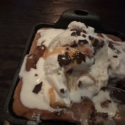 Warm Skillet Chocolate Chip Cookie Warm Skillet Chocolate Chip Cookie