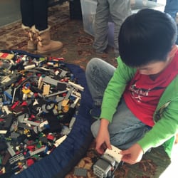 Bricks 4 Kidz - Free build station!