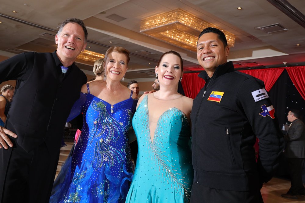 River Oaks School of Dancing Logo