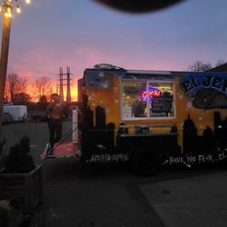 El Jefe's Taco Truck - See this truck, stop and eat!