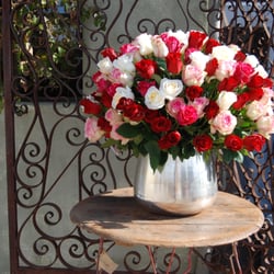 Magnificent dozen, dozen roses.