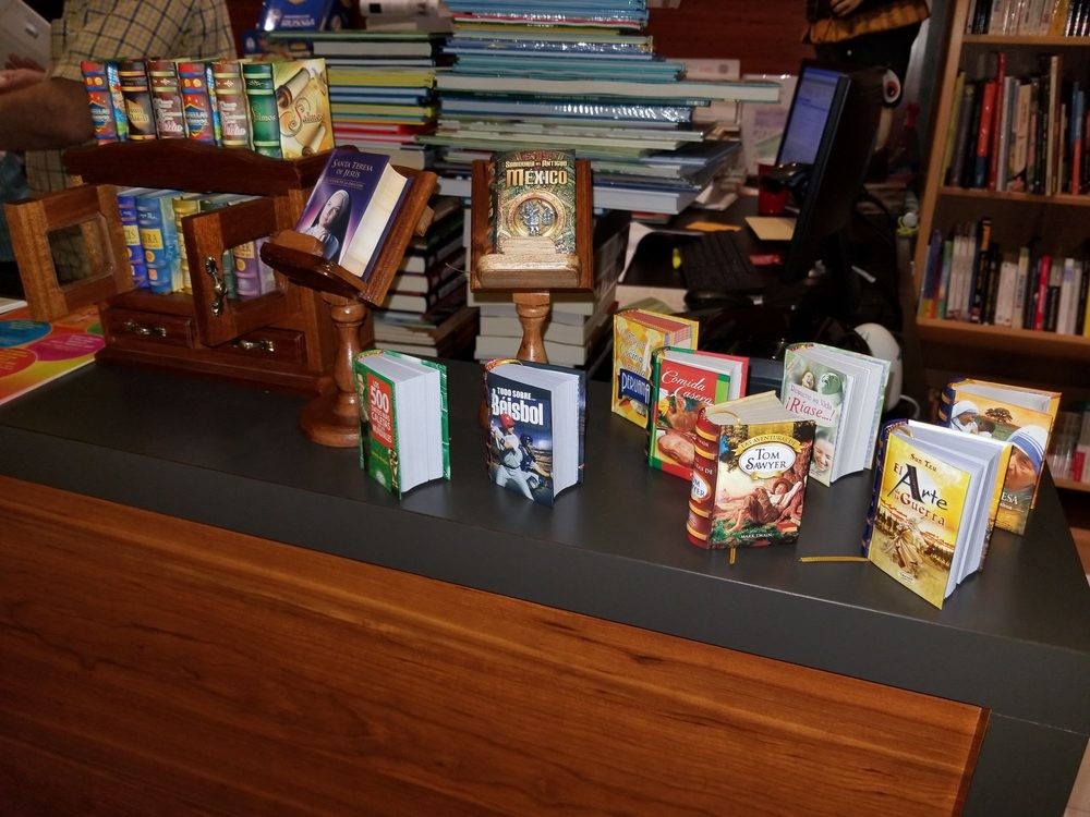 ALTAMIRA LIBROS Updated September 2024 23 Photos 1800 SW 1st Ave