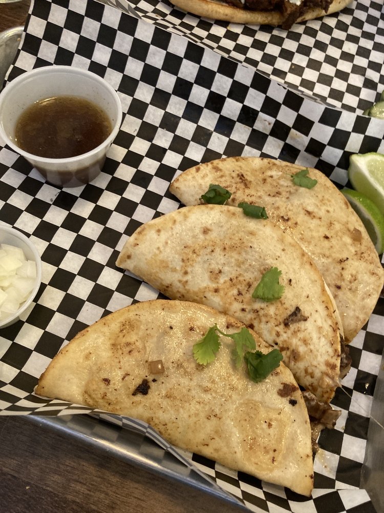 Mountain Top and Provisions Logo