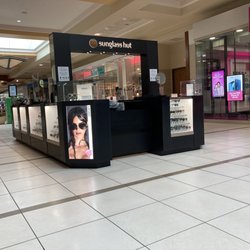 Sunglass Hut - Kiosks