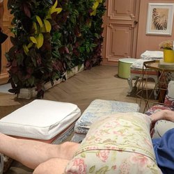 Nail Spa Lounge - Mani pedi foot spa
