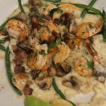Louie's Backyard - Shrimp and grits with mushrooms, green beans and bacon - New American Near Me - Key West, Florida