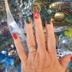 Base Coat Nails & Spa - My pretty christmas nails.