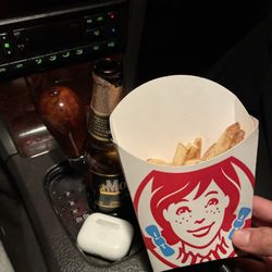 Wendy's - This shi look large to you? Wtf is this