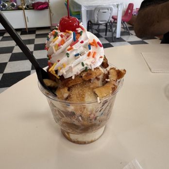 Mrs. Sprinkles Ice Cream - Cinnamon Roll Sundae - Ice Cream & Frozen Yogurt Near Me - Albuquerque, New Mexico
