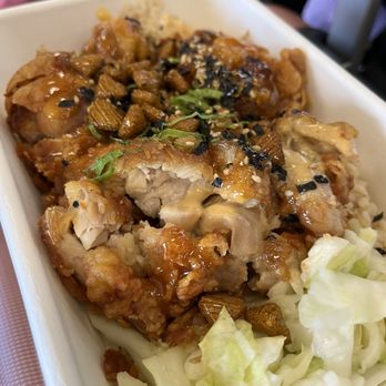 Tin Roof Maui - Garlic Noodles - Hawaiian Near Me - Kahului, Hawaii Tin Roof Maui - Garlic Noodles - Hawaiian Near Me - Kahului, Hawaii