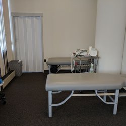 Dr. Felix & Dr. Maria Chiropractic - Treatment area