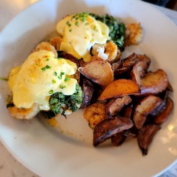 Great Maple - Cajun shrimp Benedict and potatoes - New American Near Me - Newport Beach, California Great Maple - Cajun shrimp Benedict and potatoes - New American Near Me - Newport Beach, California