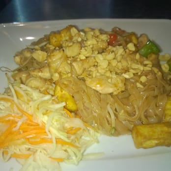 Binh Minh - Pad thai z kurczakiem - Vietnamese Near Me - Warsaw, MZ