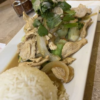 Family Thai Restaurant - Garlic Pepper house chicken - Thai Near Me - Tulsa, Oklahoma