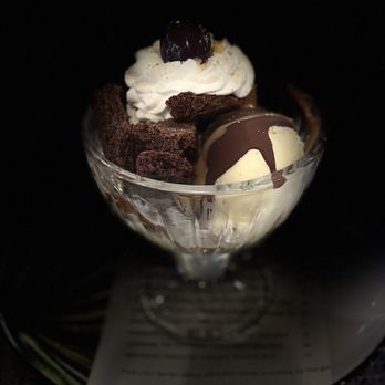 Mulvaney's B & L - Yummy sundae with some different textures of chocolate and brownie - New American Near Me - Sacramento, California
