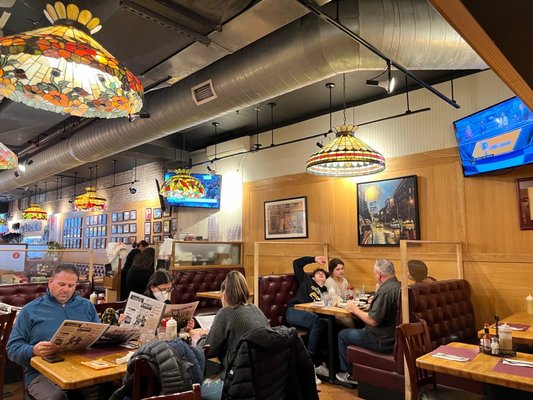 Photo of Sarge's Delicatessen & Diner - New York, NY, US. Dining area