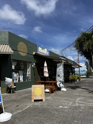 Moke's Bread & Breakfast by null