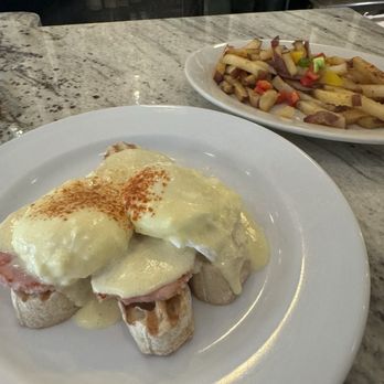 Rialto Cafe - Eggs Benedict - Breakfast & Brunch Near Me - Fullerton, California Rialto Cafe - Eggs Benedict - Breakfast & Brunch Near Me - Fullerton, California