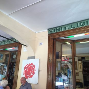 Drogheria della Rosa - Sitting under the portico's at Drogheda della Rosa - Italian Near Me - Bologna, BO