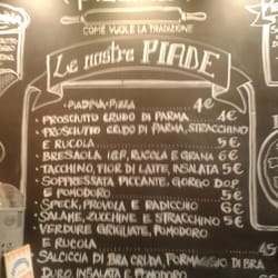 Sedici Piadina - Menu sul muro