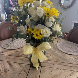 Beautiful arrangement. I would definitely recommend this florist. Fast delivery.
