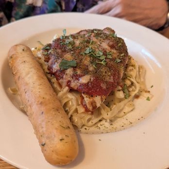Applebee's Grill + Bar - Chicken pasta! Mom loved it. - American Near Me - Albuquerque, New Mexico