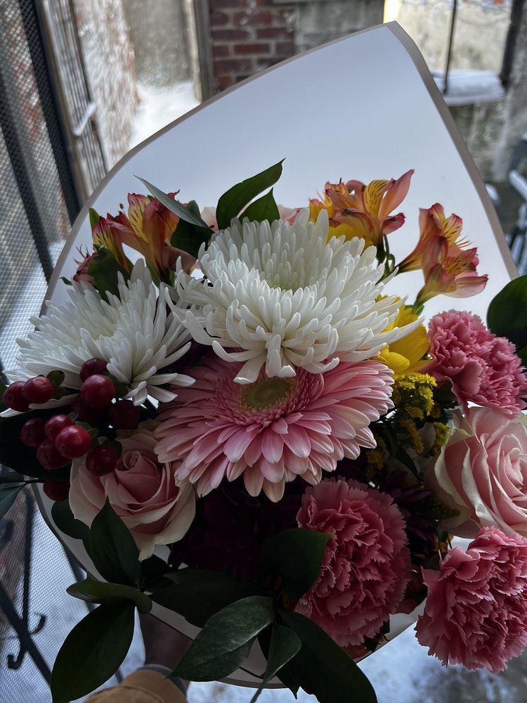 RED FLOWERS Updated September 2024 14 Photos 1516 Reed St