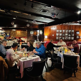 Burbank Smokehouse - Dining room - Steakhouses Near Me - Burbank, California Burbank Smokehouse - Dining room - Steakhouses Near Me - Burbank, California