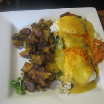 Howard Station Cafe - Crab Benedict - Juice Bars & Smoothies Near Me - Occidental, California