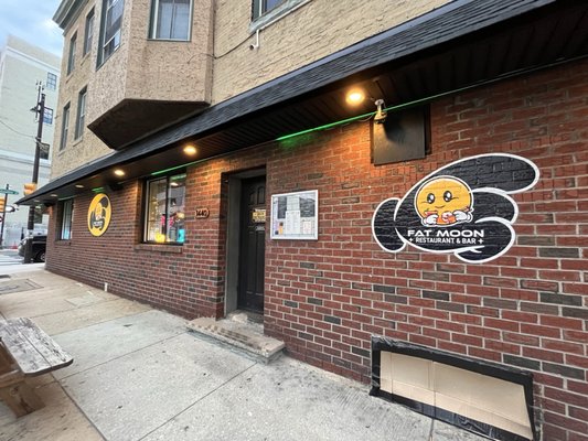 Fat Moon Restaurant & Bar by null