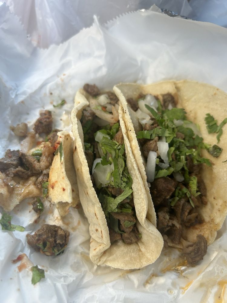 San Luis Restaurant & Grocery Logo