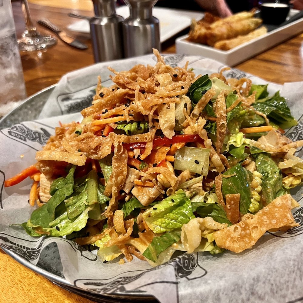 Big Rock Pub - Thai Chicken Salad - American Near Me - Indio, California