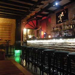 Boomerang - Cozy up to the bar...