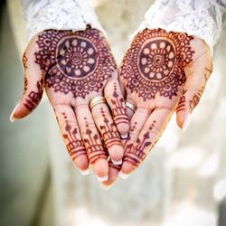 Henna Tradition - Beautiful bridal henna stain on palms