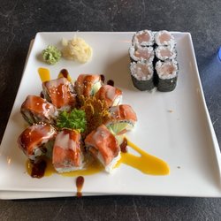 Yummy Sushi - Philadelphia roll + tuna roll