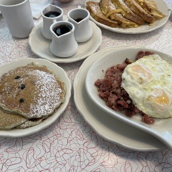 Rosie’s Home Cookin' - Henry J's Corn Beef Hash and eggs, with Blueberry Flapjacks - Breakfast & Brunch Near Me - Naperville, Illinois